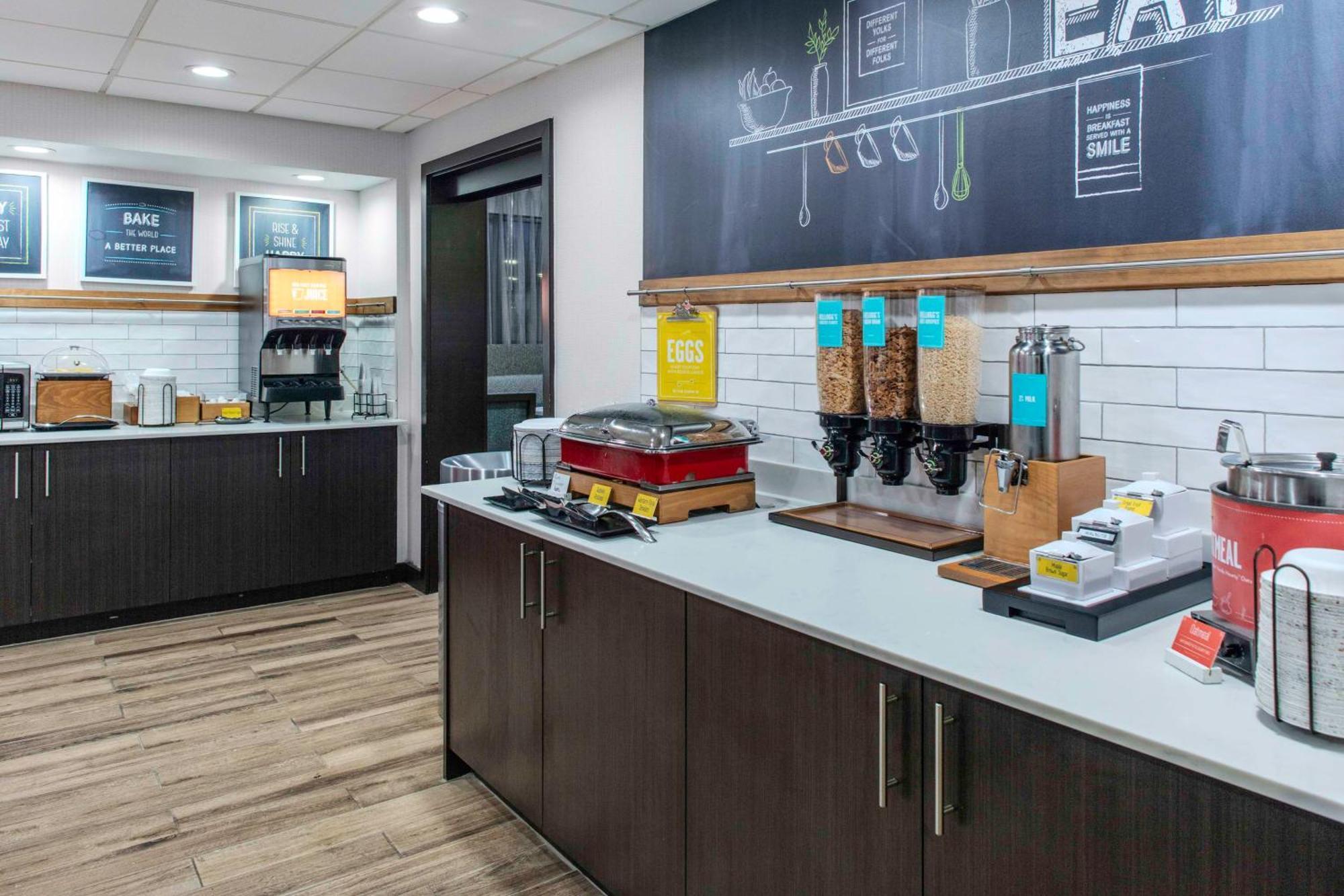 Hampton Inn Detroit Northville Экстерьер фото