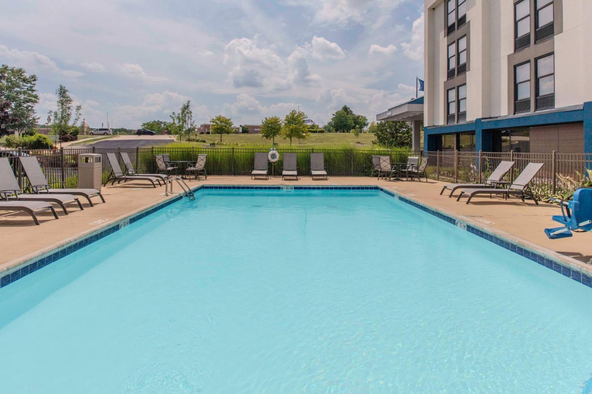 Hampton Inn Detroit Northville Экстерьер фото