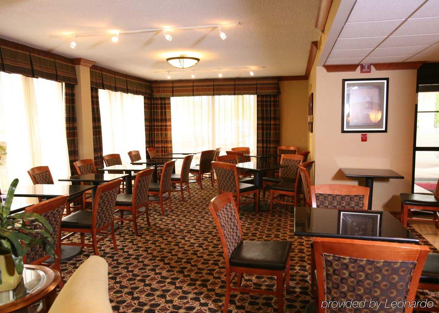 Hampton Inn Detroit Northville Ресторан фото