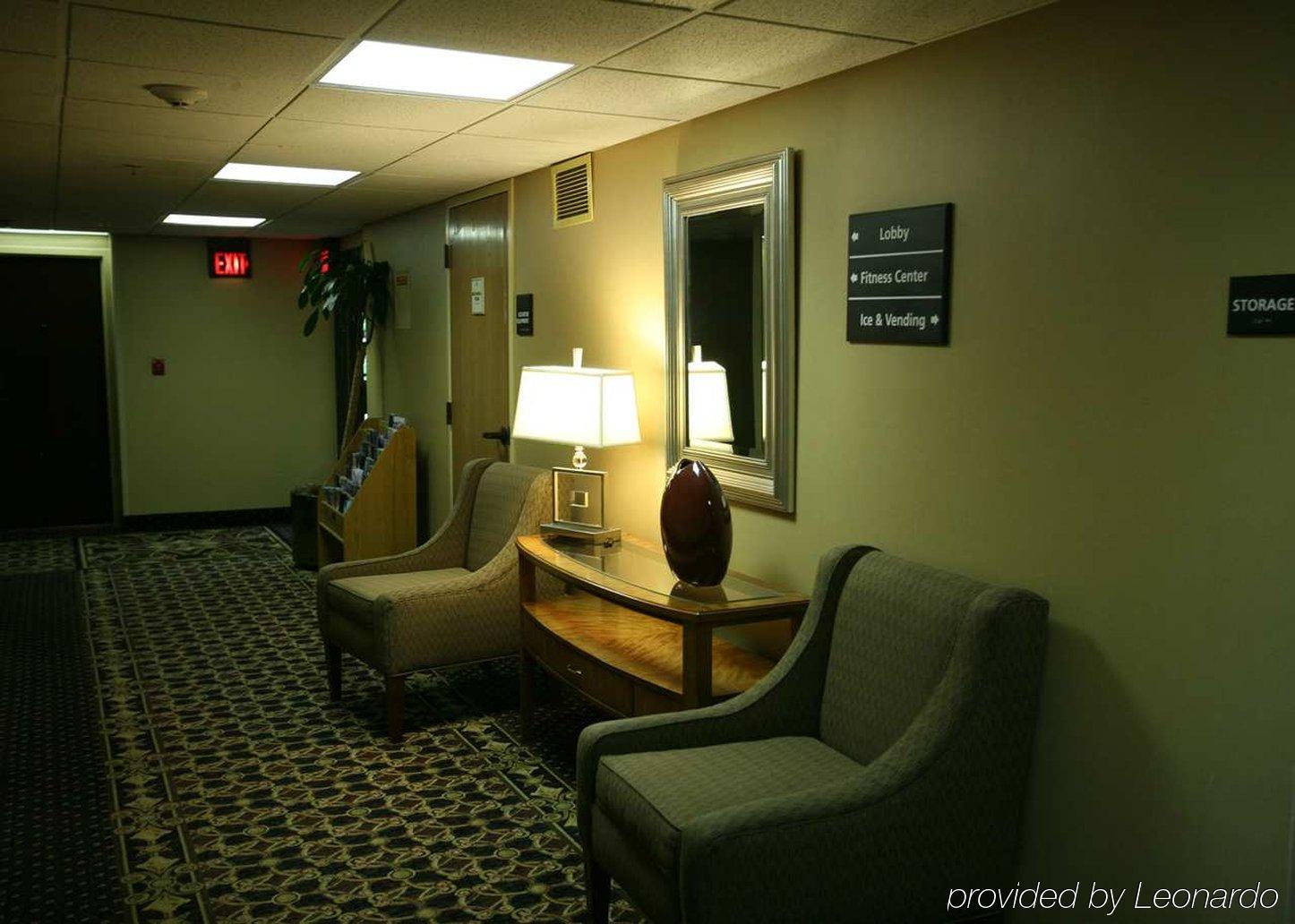 Hampton Inn Detroit Northville Интерьер фото