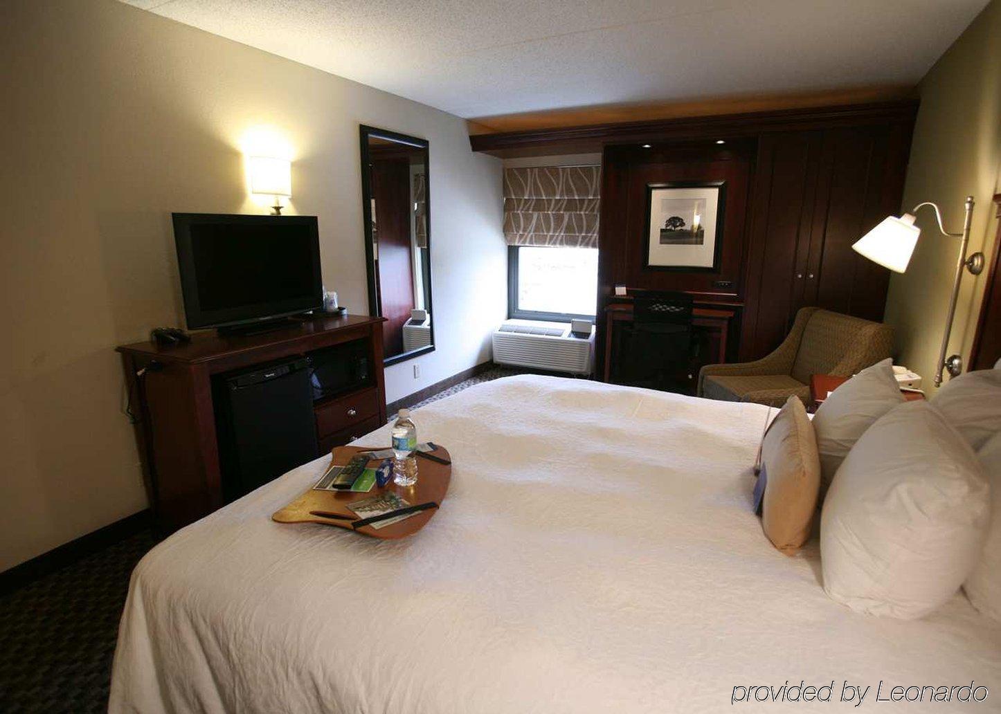 Hampton Inn Detroit Northville Номер фото
