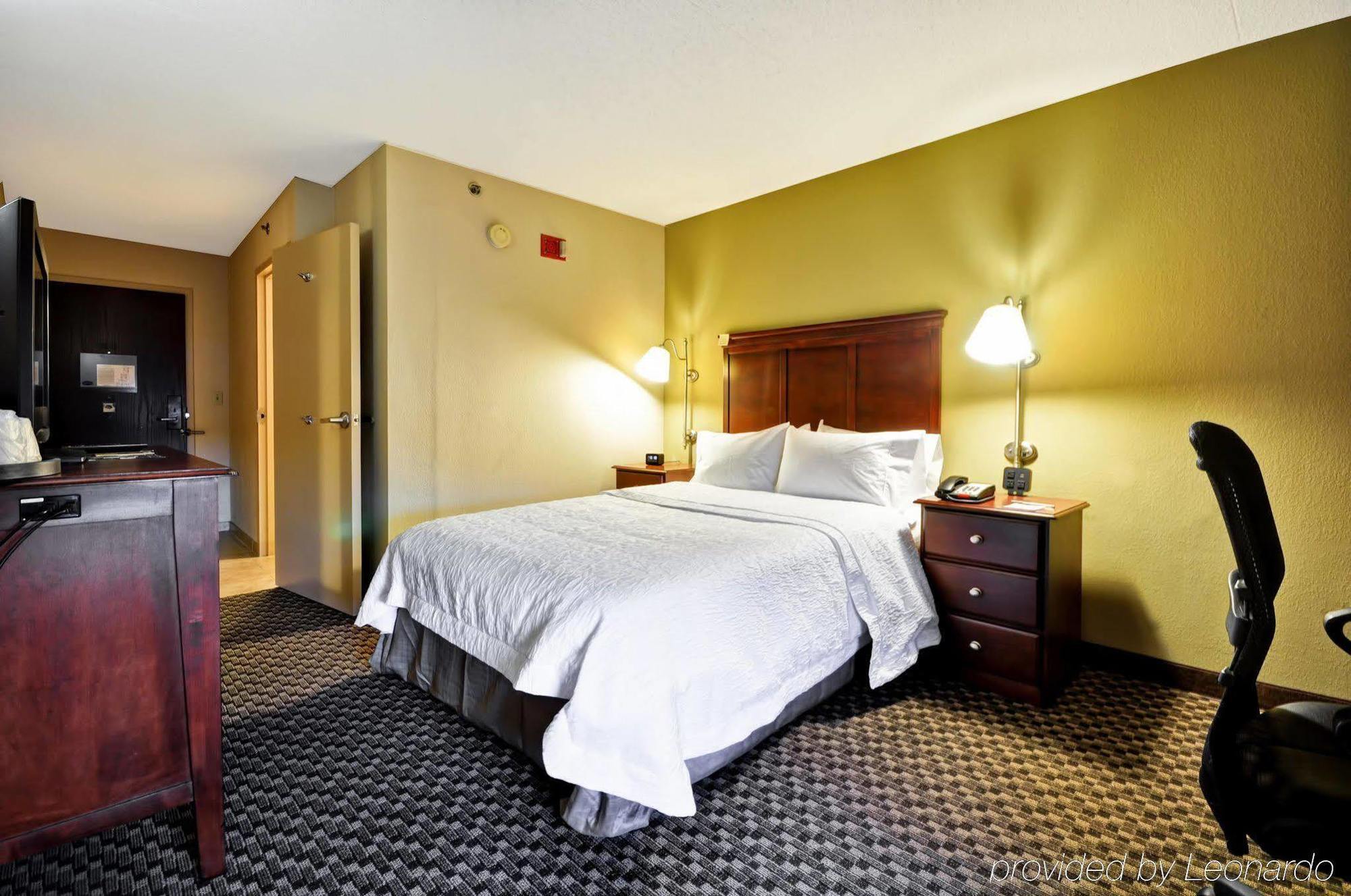 Hampton Inn Detroit Northville Экстерьер фото