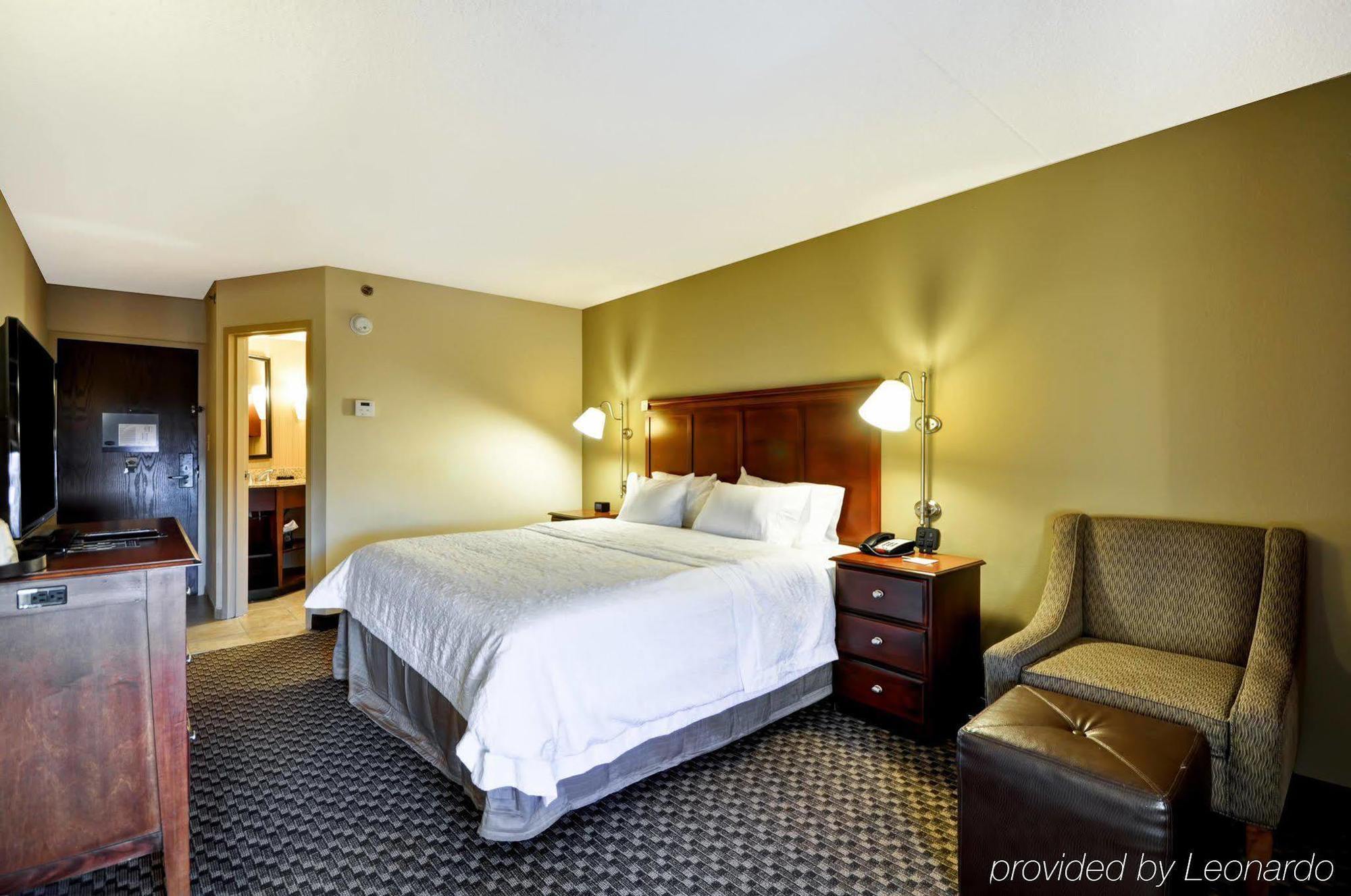 Hampton Inn Detroit Northville Экстерьер фото