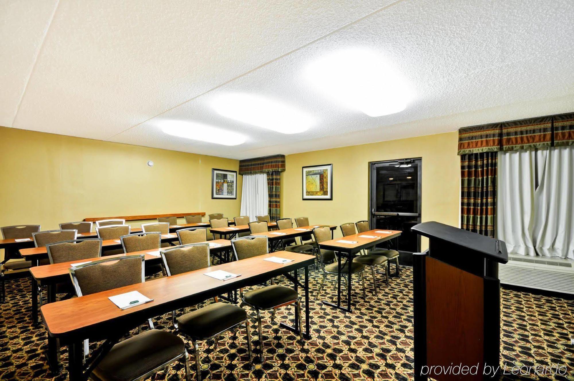 Hampton Inn Detroit Northville Экстерьер фото