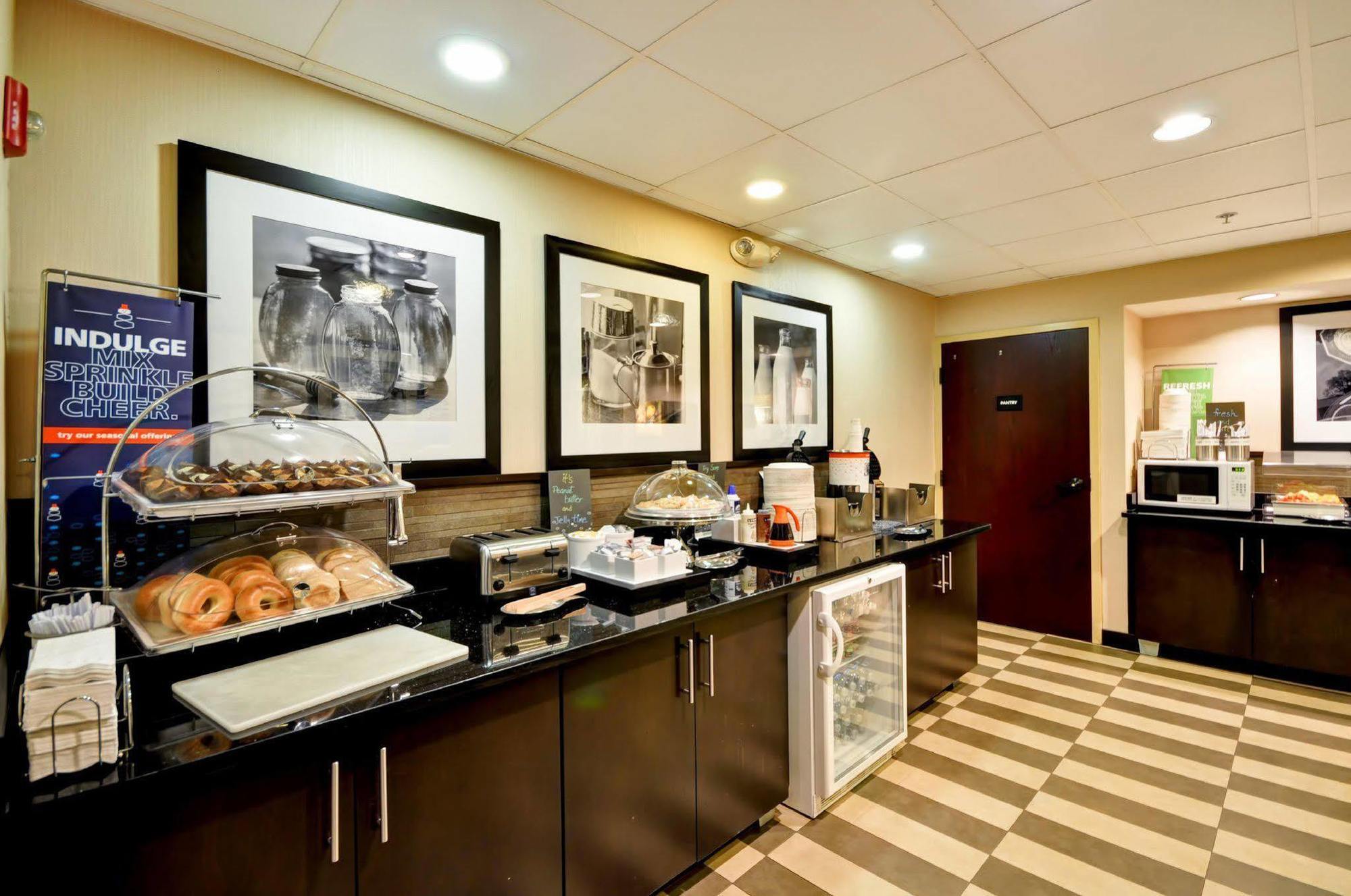 Hampton Inn Detroit Northville Экстерьер фото