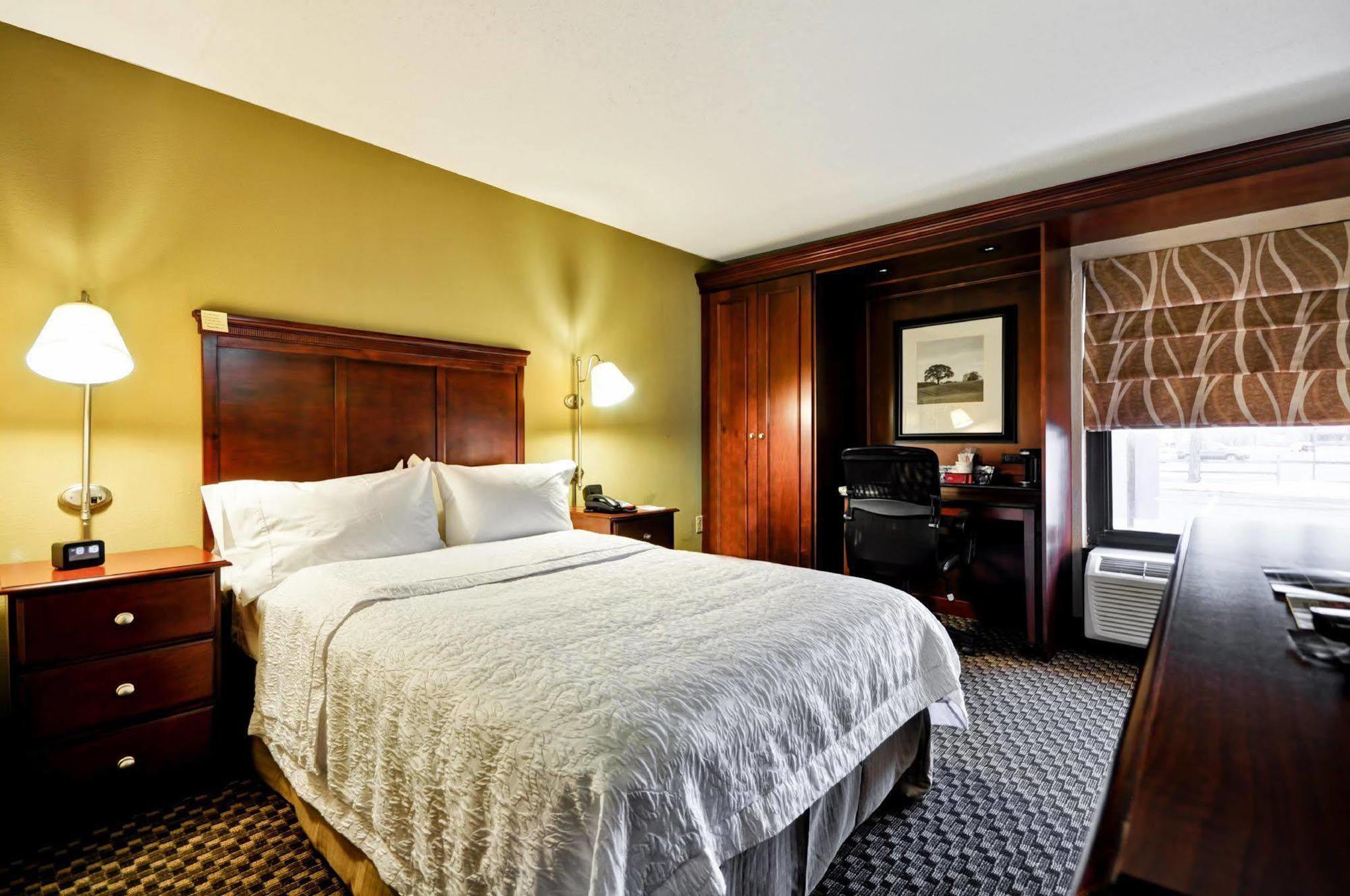 Hampton Inn Detroit Northville Экстерьер фото