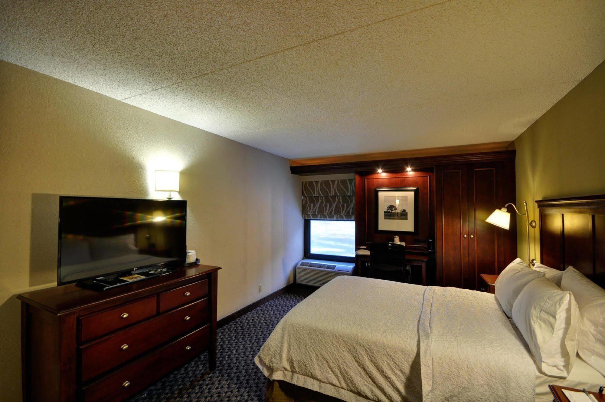 Hampton Inn Detroit Northville Экстерьер фото